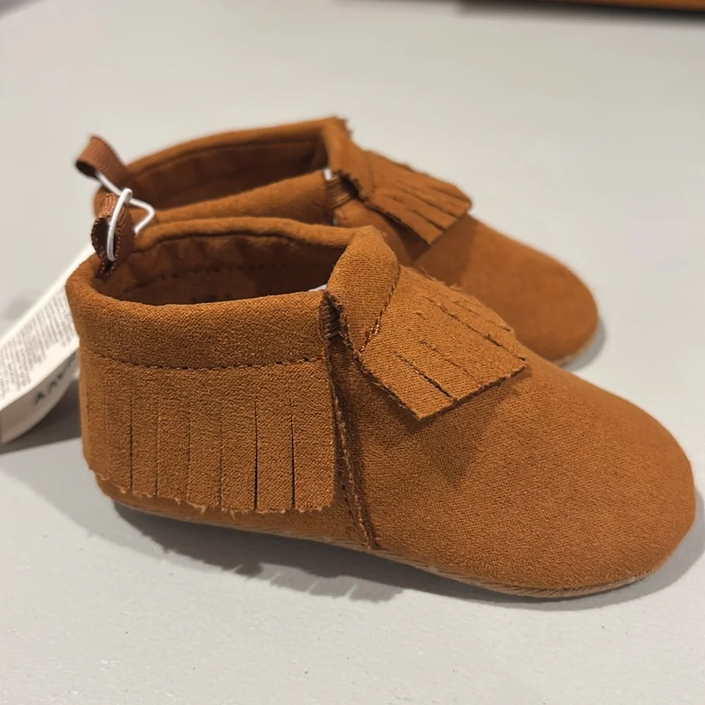 NWT Old Navy Baby Unisex Faux-Suede Moccasin Booties (Size 6-12 Months)